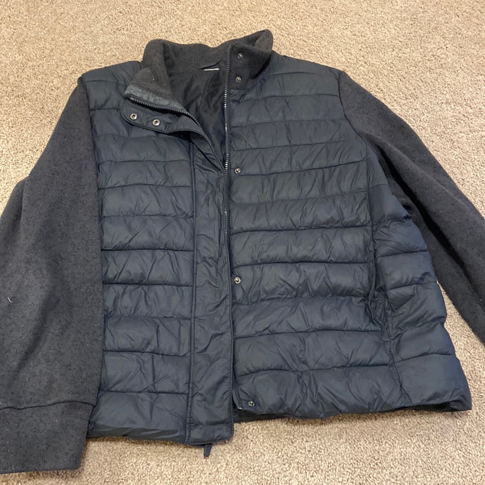 Light puffer jacket with sweater like sleeves. Navy blue. Size Xl
